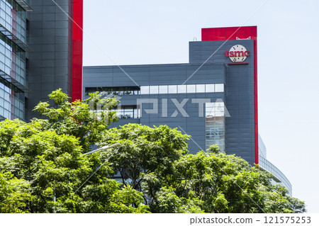Taiwan Semiconductor Manufacturing Company (TSMC) plant in Hsinchu Science Park, Taiwan, TSMC is the world's largest dedicated independent semiconductor foundry. 121575253