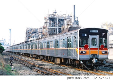 東洋快速鐵道1000型在神奈川臨海鐵道上行駛並轉乘至海外 121575875