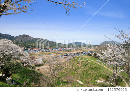<島根縣>月山富田城騎馬場櫻花盛開 121576033
