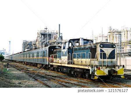 神奈川臨海鐵道 DD55 型和東洋快速鐵道 1000 型在千鳥線上行駛，向海外換乘 121576127