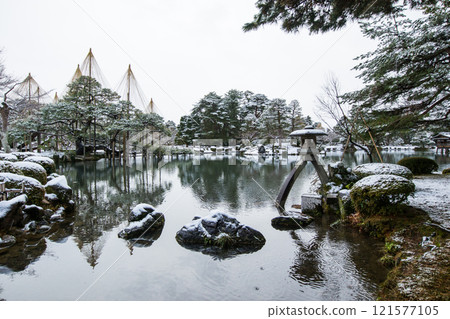 冬季兼六園～霞池～（金澤市～石川縣） 121577105