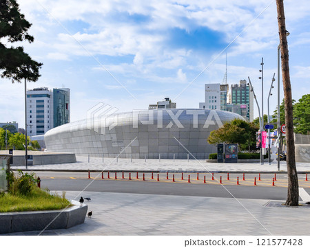 Dongdaemun streetscape in Seoul, South Korea 121577428