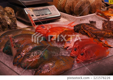 沖繩魚市集販售的魚 沖繩魚市集販售的魚 121578226