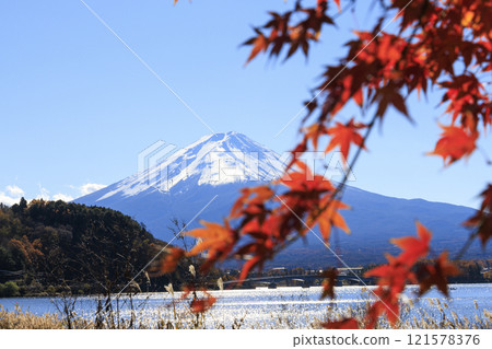 Mount Fuji and autumn leaves taken from the shores of Lake Kawaguchi 121578376