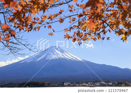 Mount Fuji and autumn leaves taken from the shores of Lake Kawaguchi 121578467