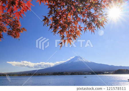 Mount Fuji and autumn leaves taken from the shores of Lake Kawaguchi 121578511
