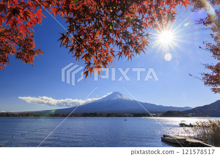 Mount Fuji and autumn leaves taken from the shores of Lake Kawaguchi 121578517