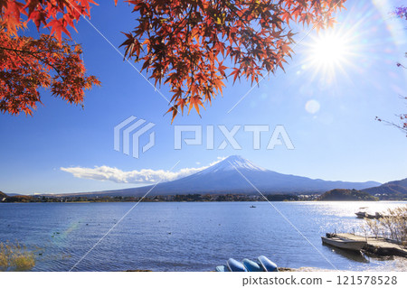 Mount Fuji and autumn leaves taken from the shores of Lake Kawaguchi 121578528