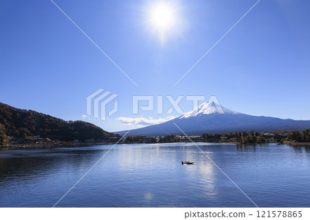 Mt. Fuji and Lake Kawaguchi from late autumn to winter Mt. Fuji and Lake Kawaguchi from late autumn to winter 121578865