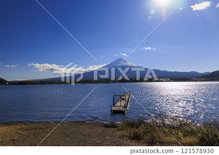 Mt. Fuji and Lake Kawaguchi from late autumn to winter Mt. Fuji and Lake Kawaguchi from late autumn to winter 121578930