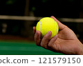 手與網球 121579150