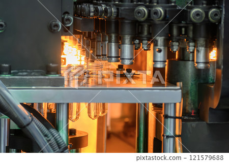 Conveyor belt deliver the preform shape to the blow mold machine. Conveyor belt deliver the preform shape to the blow mold machine. 121579688