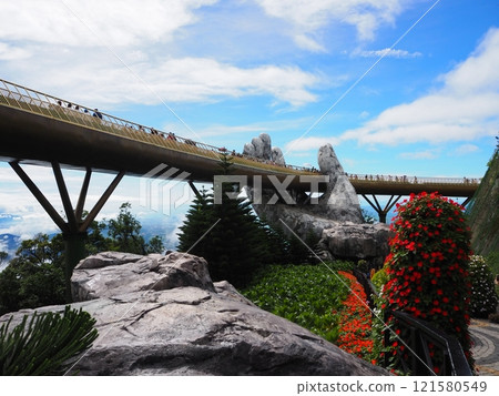 Golden Bridge, a popular spot in Bana Hills, Da Nang, Vietnam 121580549