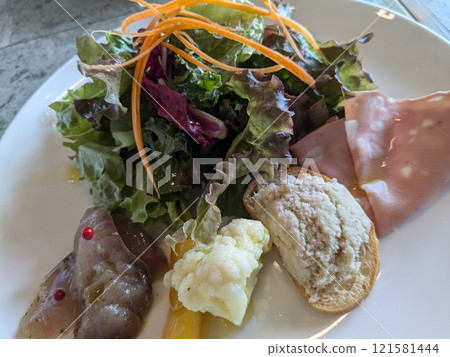 Italian cuisine course appetizer plate 121581444