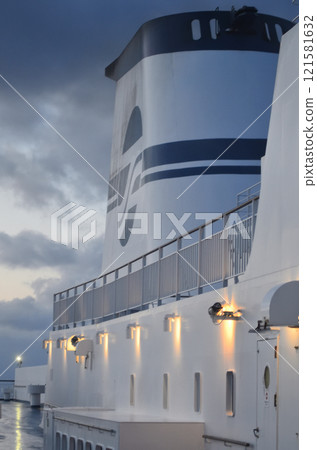 The funnel (chimney) of the Pacific ferry "Ishikari" in the fading light of the morning sun 121581632