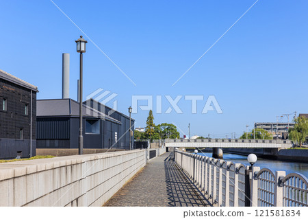 Handa Canal in Autumn, the town of storehouses, Handa City, Aichi Prefecture 121581834