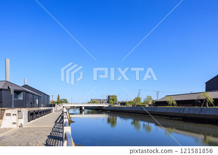 Handa Canal in Autumn, the town of storehouses, Handa City, Aichi Prefecture 121581856