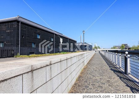 Handa Canal in Autumn, the town of storehouses, Handa City, Aichi Prefecture 121581858