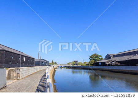 Handa Canal in Autumn, the town of storehouses, Handa City, Aichi Prefecture 121581859