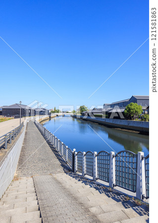 Handa Canal in Autumn, the town of storehouses, Handa City, Aichi Prefecture 121581863