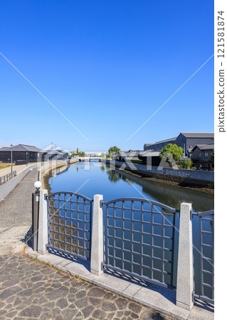 Handa Canal in Autumn, the town of storehouses, Handa City, Aichi Prefecture 121581874