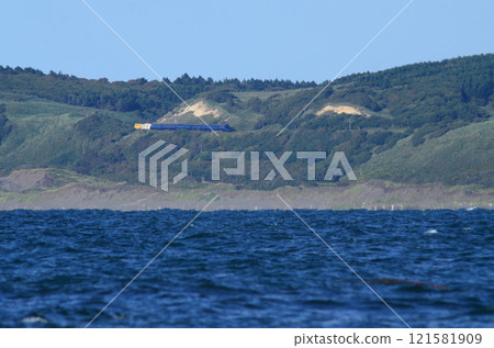 THE ROYAL EXPRESS (following behind) soon arrives at its final destination, Minami-Wakkanai Station. 121581909
