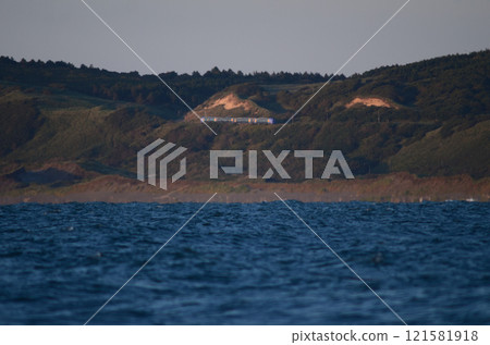 The Sarobetsu express train heads for Wakkanai in the setting sun in the evening 121581918