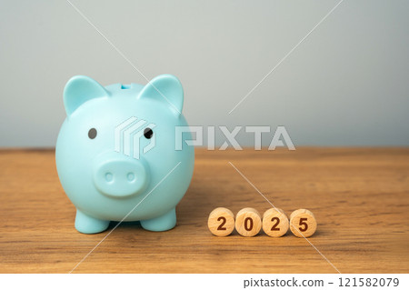 Piggy bank pig and blocks 2025. Budget planning concept. Financial goals and plans. Business and finance concept. Forecasting and analysis. Investments. Vision 121582079