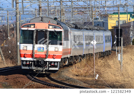 再現江別市S型曲線上行駛的綠色高層列車的特快“木波183系佐呂別” 再現江別市S型曲線上行駛的綠色高層列車的特快“木波183系佐呂別” 121582349