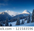 冬季雪山 121583596