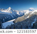 冬季雪山 121583597