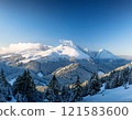 初冬的北大雪山被白雪覆蓋 121583600