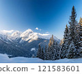 初冬的北大雪山被白雪覆蓋 121583601