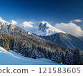 初冬的北大雪山被白雪覆蓋 121583605
