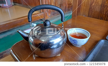 Kettle and teacup 121585078