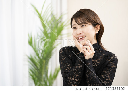 Beauty smiling woman Beauty smiling woman 121585102