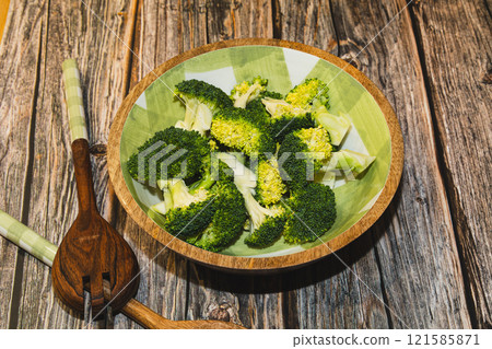 Broccoli dish with wooden spoons. Broccoli dish with wooden spoons. 121585871