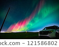 A fantastic aurora appears in the city at night 121586802