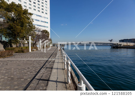 Yokohama Minato Mirai area: Promenade along the canal 121588105