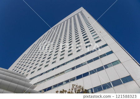 Yokohama Minato Mirai: Looking up at the sky 121588323