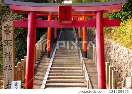 "Shrine in the Sky" Takatori Shrine at the summit of Mt. Takatori in the Kobe-Rokko Mountains (photographed in December 2024) 121589805