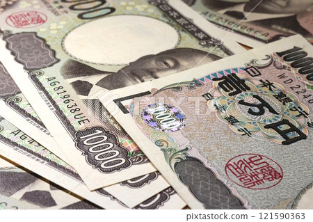 Paper money piled up 121590363