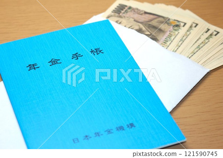 養老金筆記本和很多錢 養老金筆記本和很多錢 121590745