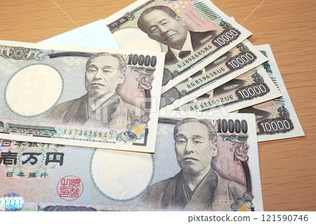 Cash on the desk Cash on the desk 121590746