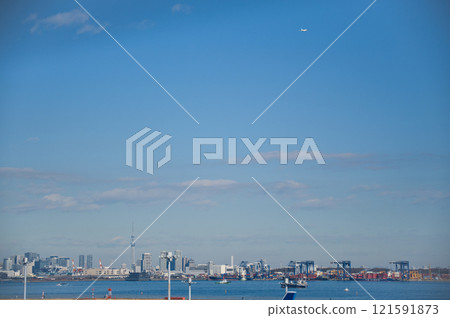 Planes seen from the observation deck at Haneda Airport's Terminal 2 121591873