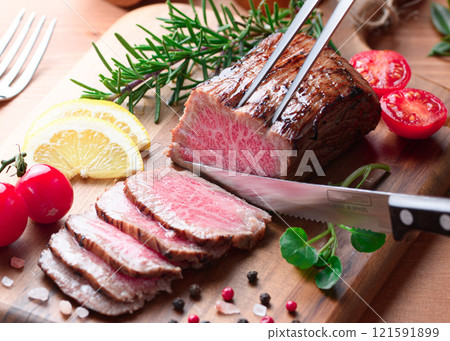 Domestic Japanese Black Beef Roast Beef 121591899