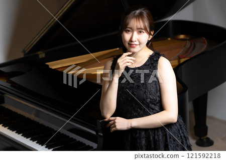 Beautiful Japanese female pianist 121592218