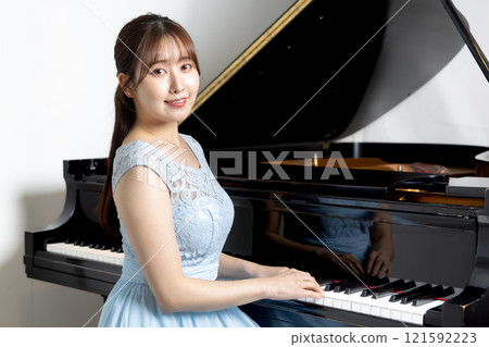 美麗的日本女鋼琴家 美麗的日本女鋼琴家 121592223