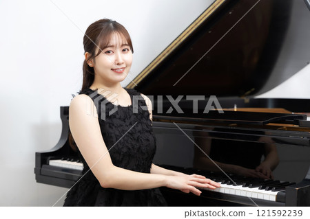 Beautiful Japanese female pianist 121592239