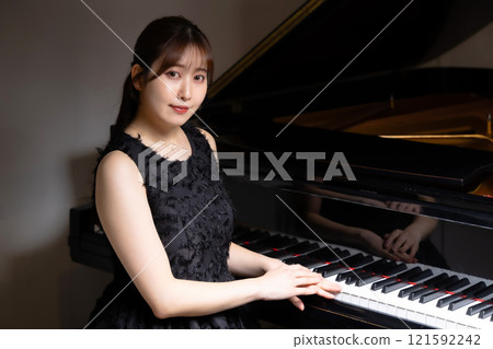 美麗的日本女鋼琴家 美麗的日本女鋼琴家 121592242